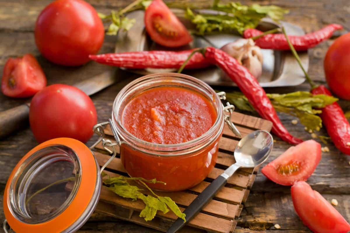  Buy and the Price of All Kinds of Staple Tomato Paste 